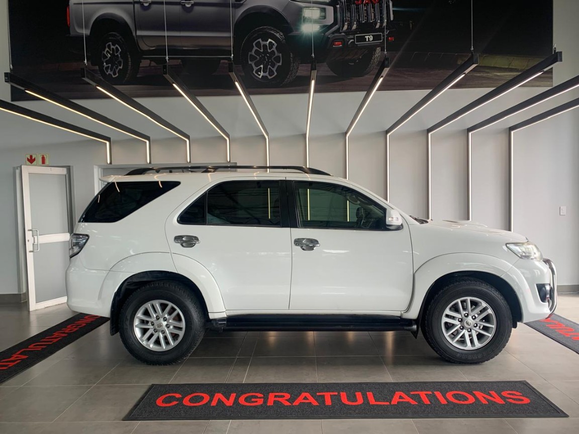 2012 TOYOTA FORTUNER 3.0D-4D 4X4 A/T (Used) - Image 4